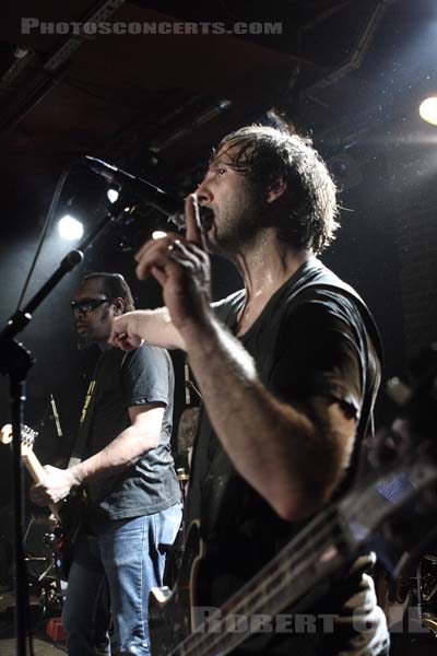 THE DIRTBOMBS - 2008-06-16 - PARIS - La Maroquinerie - Mick Collins - Troy Gregory